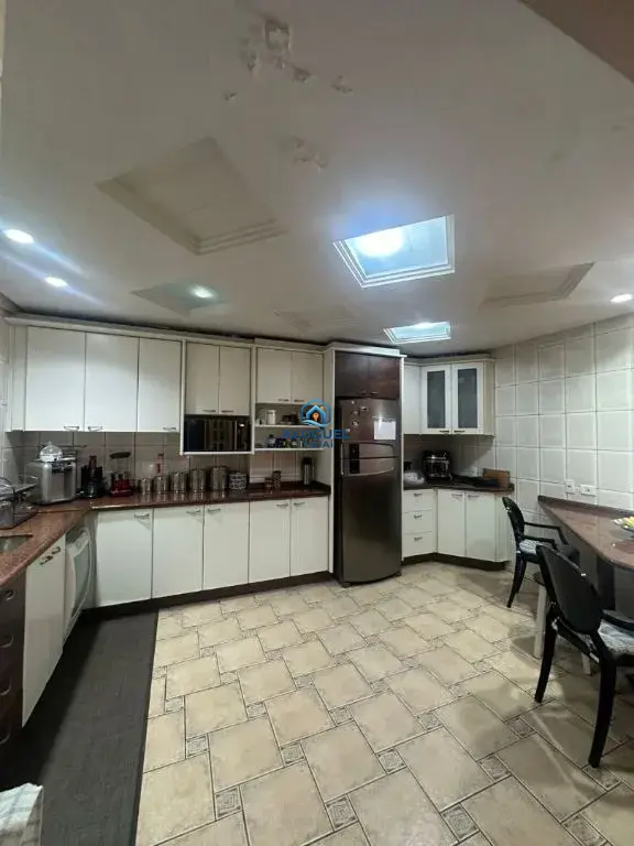 Casa para Aluguel em Itajaí no Centro com 5 Quartos | Academia / Ginásio e 2 Vagas de Garagem - Foto 29