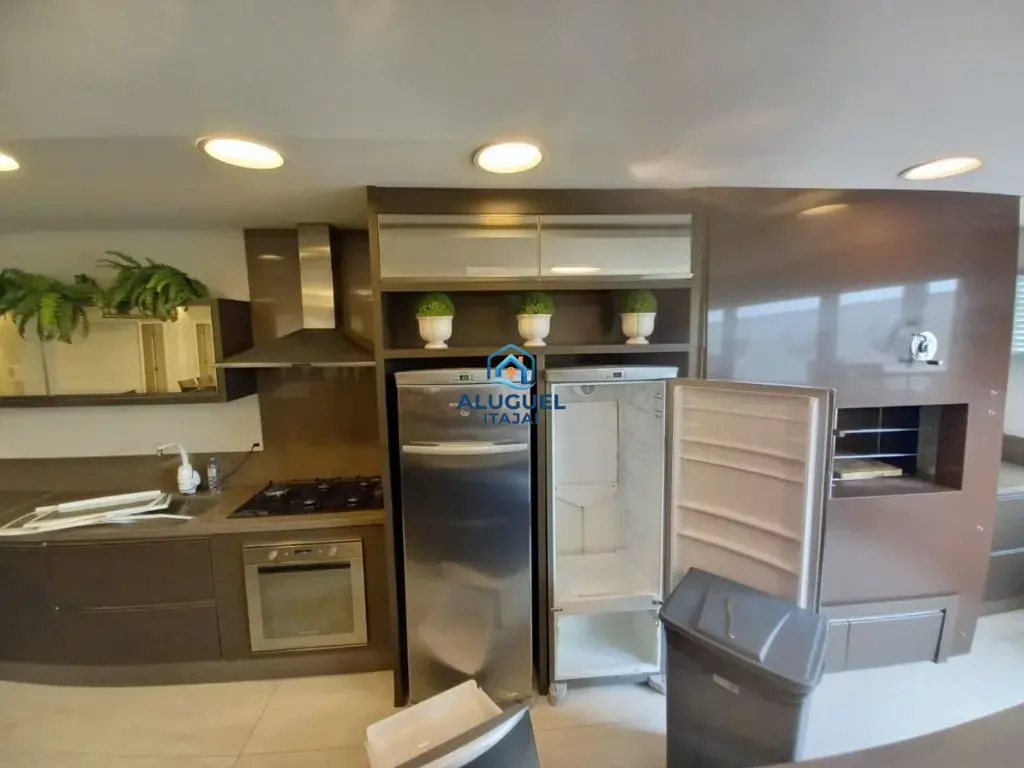 Casa para Aluguel em Itajaí no Centro com 3 Quartos | Piscina e Salão de Festas - Foto 16