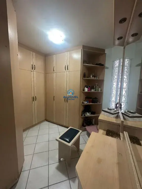 Casa para Aluguel em Itajaí no Centro com 5 Quartos | Academia / Ginásio e 2 Vagas de Garagem - Foto 11