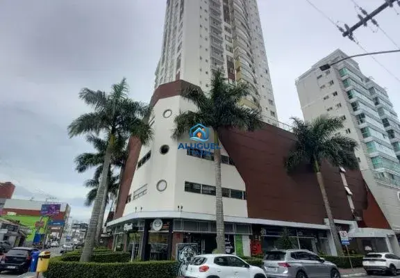 Casa para Aluguel em Itajaí no Centro com 3 Quartos | Piscina e Salão de Festas - Foto 1
