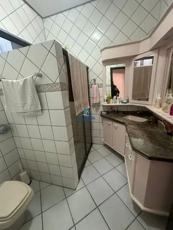 Casa para Aluguel em Itajaí no Centro com 5 Quartos | Academia / Ginásio e 2 Vagas de Garagem - Foto 16