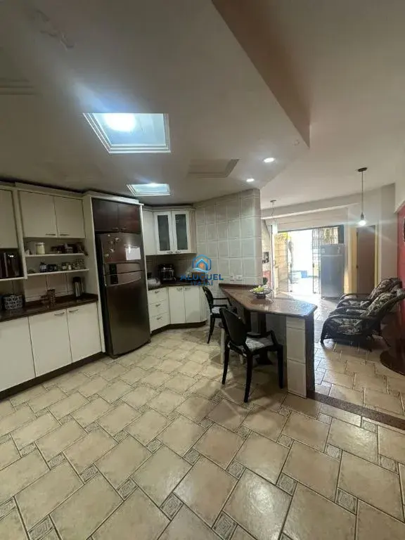Casa para Aluguel em Itajaí no Centro com 5 Quartos | Academia / Ginásio e 2 Vagas de Garagem - Foto 26