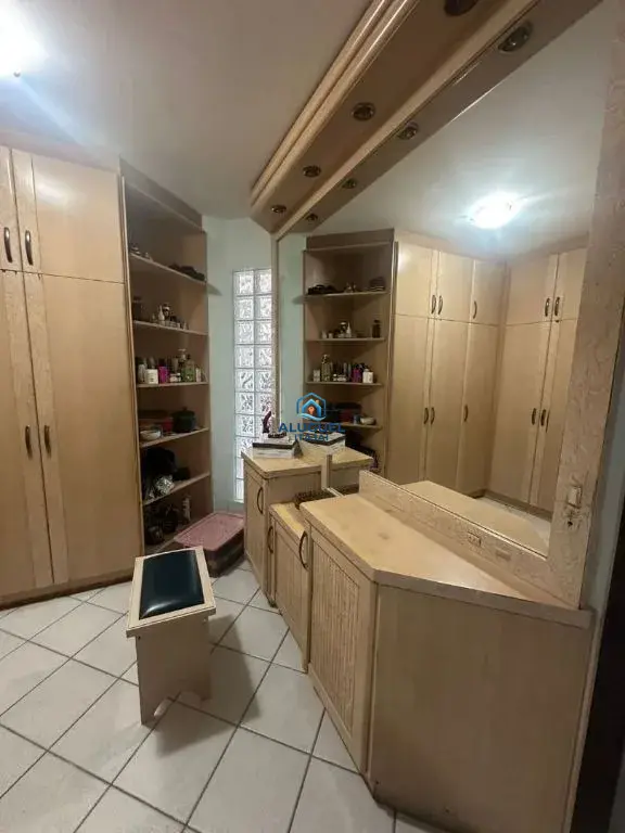 Casa para Aluguel em Itajaí no Centro com 5 Quartos | Academia / Ginásio e 2 Vagas de Garagem - Foto 15