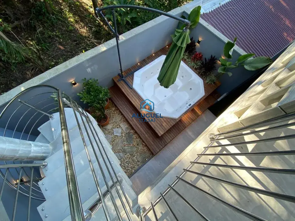 Sobrado para Venda em Itajaí no Cabeçudas com 3 Quartos e 170m² | 1 Suíte e 2 Vagas de Garagem - Foto 16