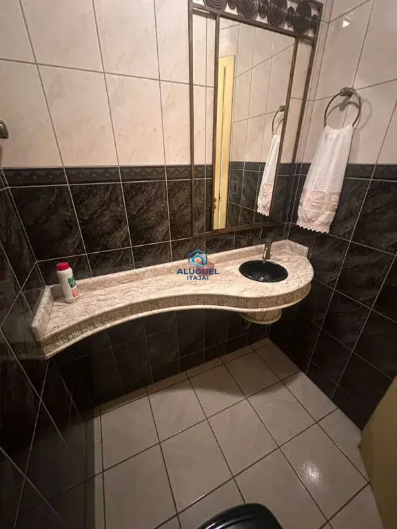 Casa para Aluguel em Itajaí no Centro com 5 Quartos | Academia / Ginásio e 2 Vagas de Garagem - Foto 38