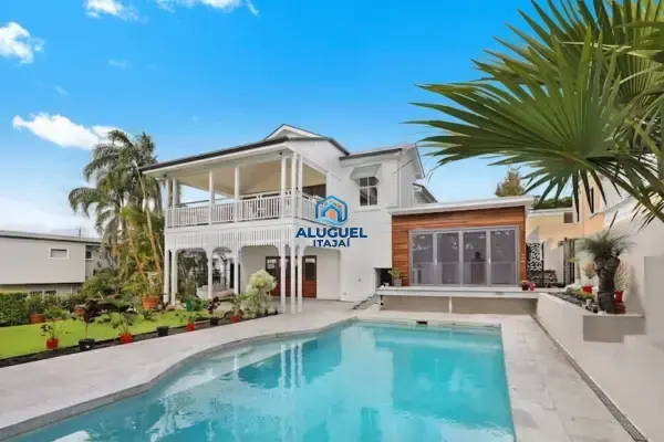 Casa para Aluguel em  com 5 Quartos e 209m² | Piscina e Churrasqueira - Foto 1