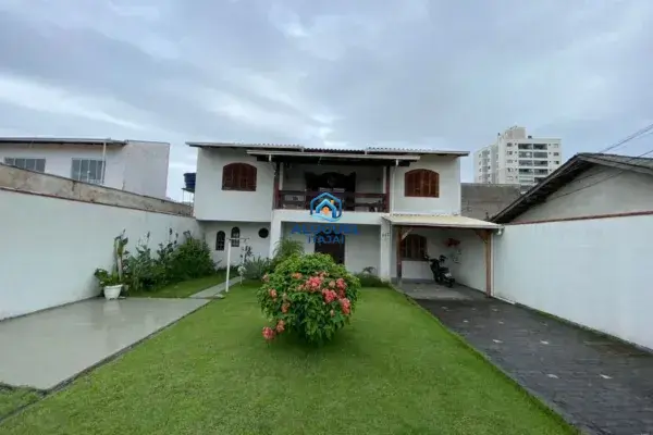 Casa para Venda em Itajaí no Dom Bosco com 4 Quartos e 187m² | Piscina e Academia / Ginásio - Foto 1