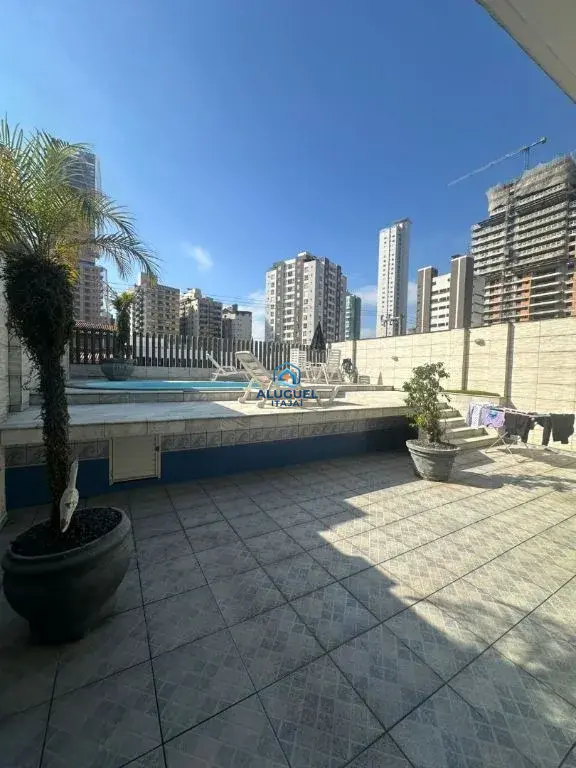 Casa para Aluguel em Itajaí no Centro com 5 Quartos | Academia / Ginásio e 2 Vagas de Garagem - Foto 27
