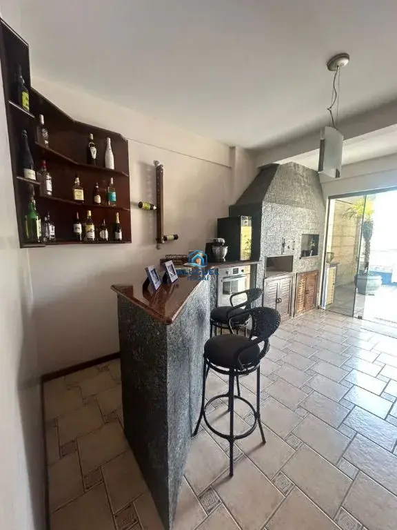 Casa para Aluguel em Itajaí no Centro com 5 Quartos | Academia / Ginásio e 2 Vagas de Garagem - Foto 35