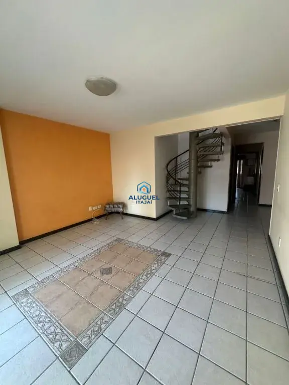 Casa para Aluguel em Itajaí no Centro com 5 Quartos | Academia / Ginásio e 2 Vagas de Garagem - Foto 14